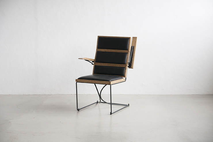 CRADLE-ARM-CHAIR