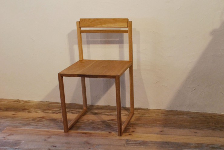 CHAIR-24mm角のミニマルな椅子-