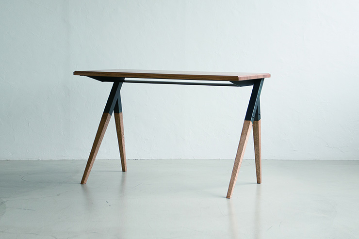 J desk